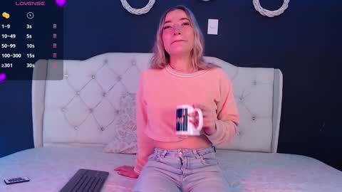 Snapshot of zoee_joness chatting on 6, 1, 2025 zoe online show from 6, 1, 2025