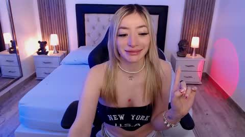 Snapshot of zoee_joness chatting on 3, 10, 2025 zoe online show from 3, 10, 2025