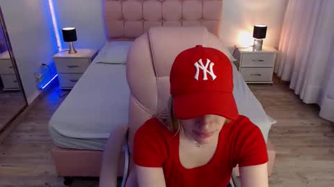 Snapshot of zoee_joness chatting on 5, 11, 2025 zoe online show from 5, 11, 2025