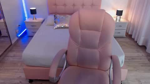 Snapshot of zoee_joness chatting on 11, 11, 2025 zoe online show from 11, 11, 2025