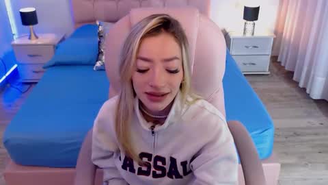 Snapshot of zoee_joness chatting on 15, 11, 2025 zoe online show from 15, 11, 2025