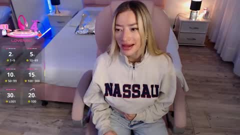 Snapshot of zoee_joness chatting on 3, 12, 2025 zoe online show from 3, 12, 2025