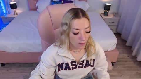 Snapshot of zoee_joness chatting on 1, 4, 2026 zoe online show from 1, 4, 2026