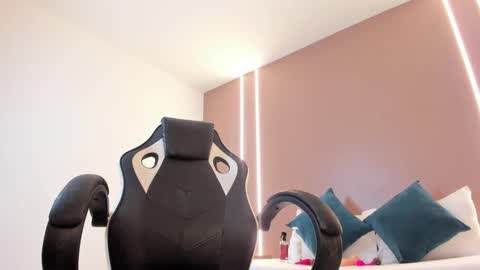 Snapshot of zoee_zi chatting on 14, 3, 2026 zoee_zi online show from 14, 3, 2026