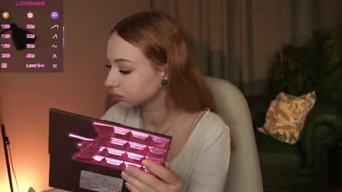 Snapshot of zoeford_ chatting on 7, 7, 2026 ZOE online show from 7, 7, 2026