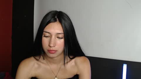 Laura  online show from 8, 1, 2025