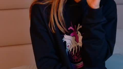 Snapshot of zoehangel chatting on 8, 6, 2026 Zoe online show from 8, 6, 2026