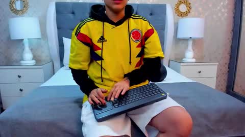 Snapshot of zoekrug chatting on 11, 10, 2025 Zoe Krug online show from 11, 10, 2025