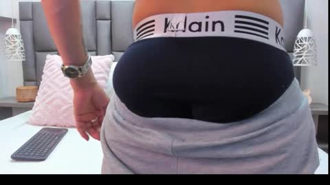 Zoe Krug online show from 9, 3, 2026