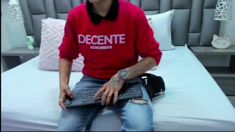 Zoe Krug online show from 13, 4, 2026