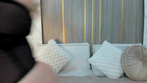 Snapshot of zoevold chatting on 12, 11, 2025 ZOE online show from 12, 11, 2025