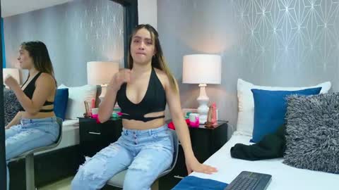 ZoeWilliis online show from 13, 4, 2026