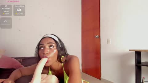 Snapshot of zoey_donovan_ chatting on 8, 6, 2026 Zoe online show from 8, 6, 2026