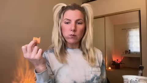 Zoeydanner online show from 21, 1, 2025