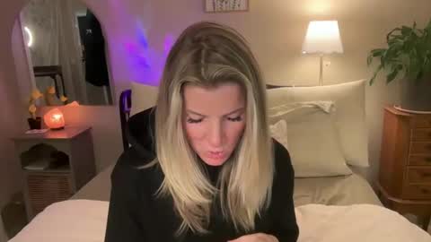 Snapshot of zoeydanner chatting on 6, 3, 2026 Zoeydanner online show from 6, 3, 2026