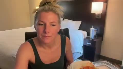 Snapshot of zoeydanner chatting on 28, 3, 2026 Zoeydanner online show from 28, 3, 2026