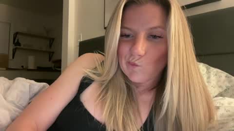 Snapshot of zoeydanner chatting on 9, 7, 2026 Zoeydanner online show from 9, 7, 2026