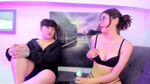 Snapshot of zooble_28 chatting on 30, 6, 2026 Nick And Mia online show from 30, 6, 2026