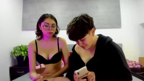 Snapshot of zooble_28 chatting on 11, 7, 2026 Nick And Mia online show from 11, 7, 2026