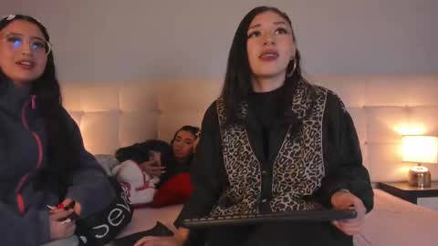 Snapshot of zowi_hottiee chatting on 14, 1, 2025 cintya kors online show from 14, 1, 2025