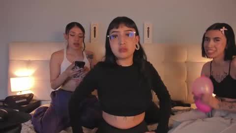 Snapshot of zowi_hottiee chatting on 1, 2, 2025 cintya kors online show from 1, 2, 2025