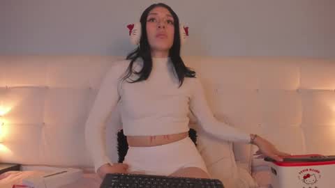 Snapshot of zowi_hottiee chatting on 6, 2, 2025 cintya kors online show from 6, 2, 2025