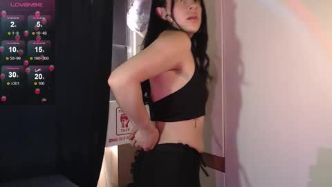 Snapshot of zowi_hottiee chatting on 23, 10, 2025 cintya kors online show from 23, 10, 2025