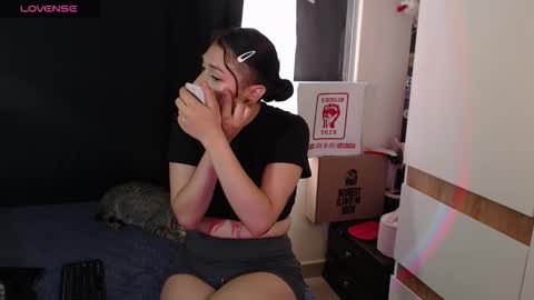 Snapshot of zowi_hottiee chatting on 13, 11, 2025 cintya kors online show from 13, 11, 2025