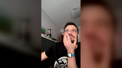 Snapshot of zurdineno chatting on 29, 4, 2026 zurdineno online show from 29, 4, 2026