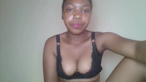 Snapshot of zyraelle_01 chatting on 18, 4, 2026 zyraelle_01 online show from 18, 4, 2026
