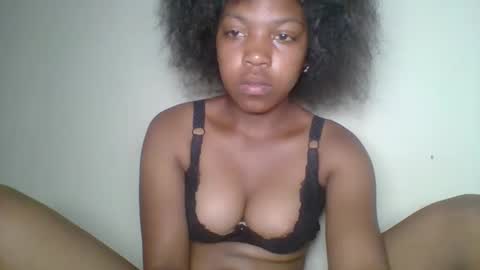 Snapshot of zyraelle_01 chatting on 18, 4, 2026 zyraelle_01 online show from 18, 4, 2026