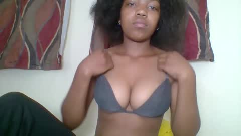 Snapshot of zyraelle_01 chatting on 21, 4, 2026 zyraelle_01 online show from 21, 4, 2026