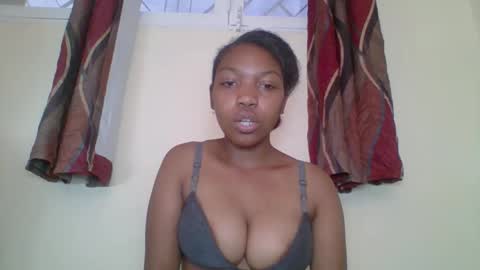 Snapshot of zyraelle_01 chatting on 22, 4, 2026 zyraelle_01 online show from 22, 4, 2026