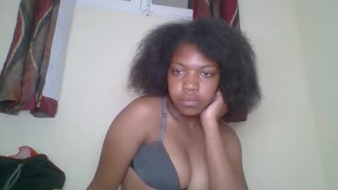 Snapshot of zyraelle_01 chatting on 22, 4, 2026 zyraelle_01 online show from 22, 4, 2026