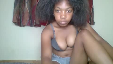 Snapshot of zyraelle_01 chatting on 24, 4, 2026 zyraelle_01 online show from 24, 4, 2026