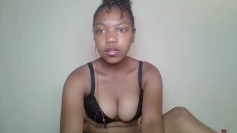 Snapshot of zyraelle_01 chatting on 6, 5, 2026 zyraelle_01 online show from 6, 5, 2026
