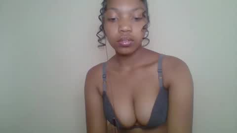 Snapshot of zyraelle_01 chatting on 14, 5, 2026 zyraelle_01 online show from 14, 5, 2026