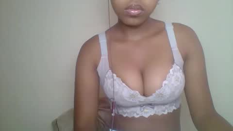Snapshot of zyraelle_01 chatting on 15, 5, 2026 zyraelle_01 online show from 15, 5, 2026