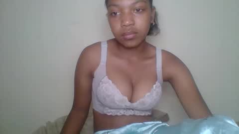 Snapshot of zyraelle_01 chatting on 15, 5, 2026 zyraelle_01 online show from 15, 5, 2026