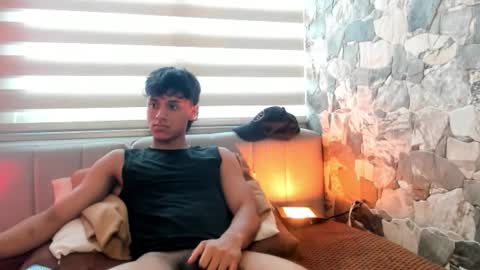 Snapshot of zyzz_1812 chatting on 6, 3, 2026 zyzz_1812 online show from 6, 3, 2026