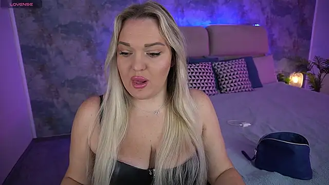 Snapshot of MissyMartinez chatting on 13, 12, 2024 MissyMartinez online show from 13, 12, 2024