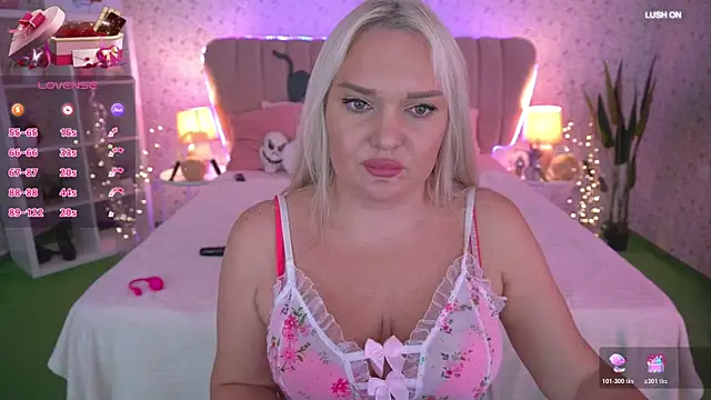 Snapshot of MissyMartinez chatting on 22, 10, 2025 MissyMartinez online show from 22, 10, 2025