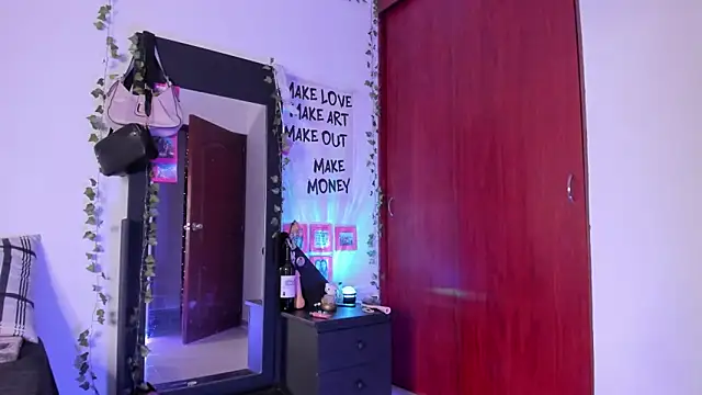 Snapshot of little_kayla_ chatting on 16, 4, 2026 little kayla online show from 16, 4, 2026