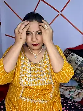 Snapshot of MOM-SUN-COUPLE chatting on 10, 1, 2025 MOM-SUN-COUPLE online show from 10, 1, 2025