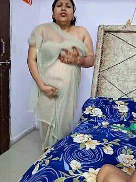 Snapshot of MOM-SUN-COUPLE chatting on 11, 2, 2025 MOM-SUN-COUPLE online show from 11, 2, 2025