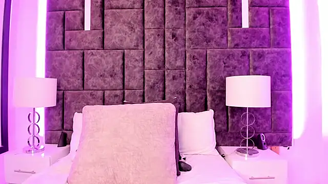 Snapshot of Petit-Rosse chatting on 5, 2, 2025 Petit-Rosse online show from 5, 2, 2025