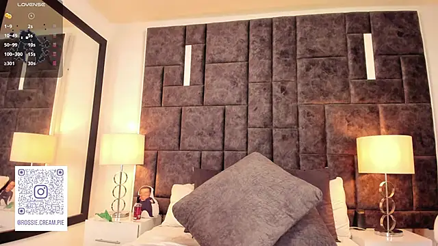 Snapshot of Petit-Rosse chatting on 6, 3, 2025 Petit-Rosse online show from 6, 3, 2025