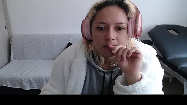 MommyMiaWs online show from 8, 3, 2025