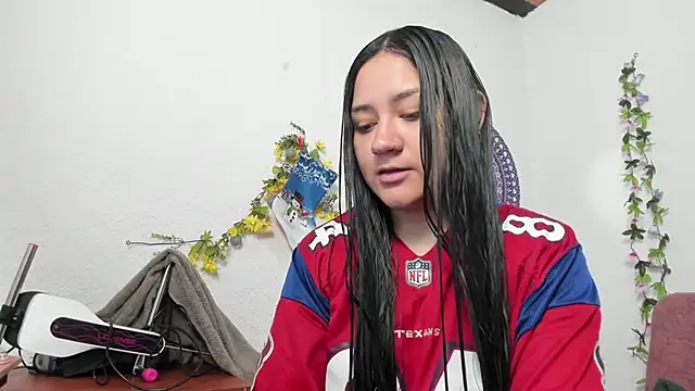 Snapshot of Hanna_moore1 chatting on 2, 1, 2025 Hanna moore1 online show from 2, 1, 2025