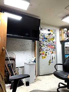 Snapshot of tank32s chatting on 4, 12, 2024 tank32s online show from 4, 12, 2024